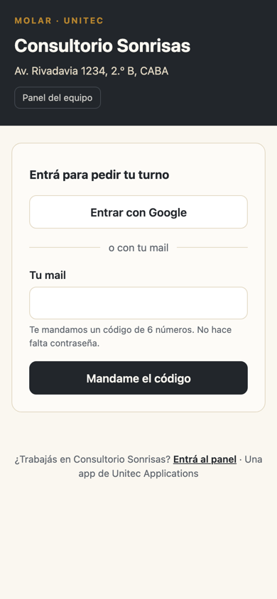 La página del consultorio: el paciente entra con Google o con su mail